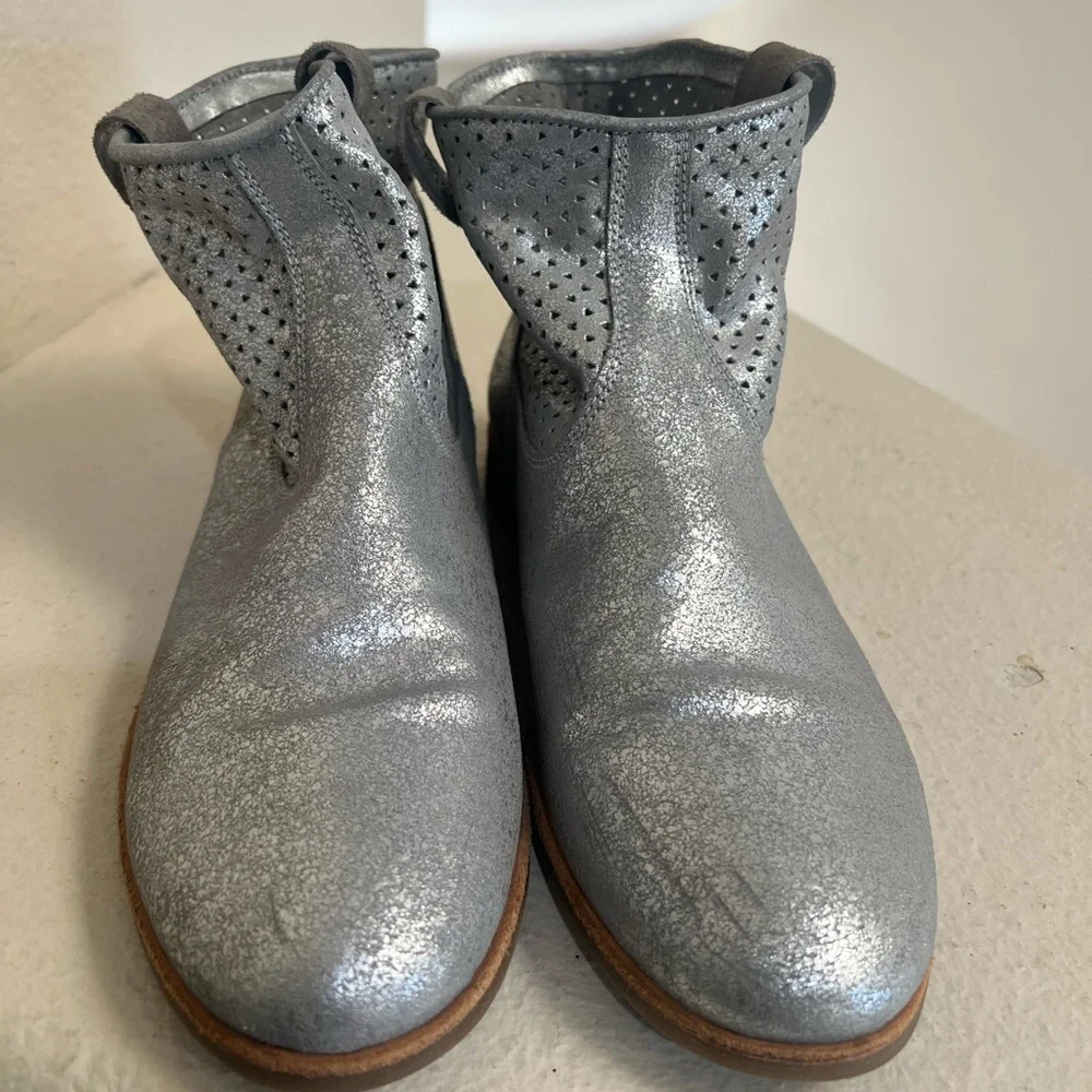 Manuela de‎ juan Women’s Silver Ankle Boots Booties . Size 8